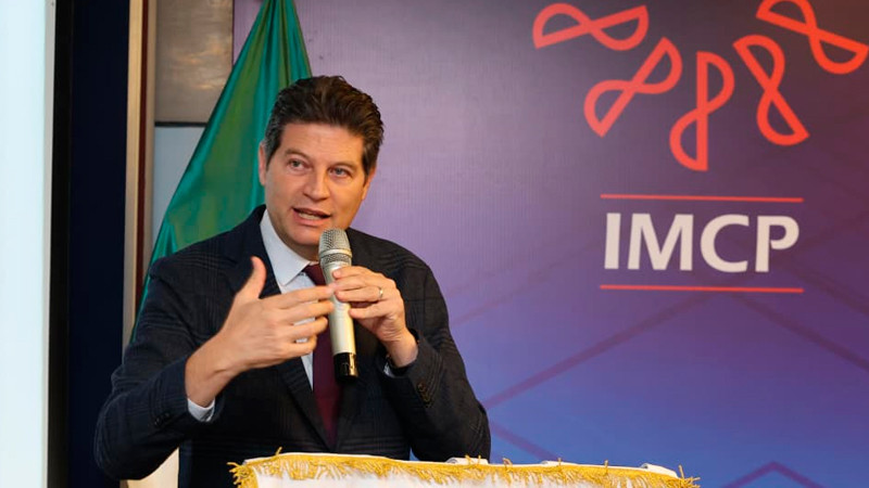 Invita Alfonso Martínez a la participación de profesionistas en la vida pública 