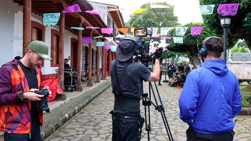 Michoacán facilita filmaciones en comunidades purépechas durante Noche de Muertos 