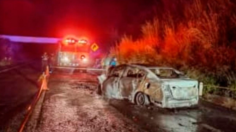 Automovilista  fallece calcinado tras accidente en la Siglo XXI