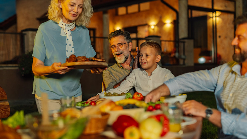 Comer bien, envejecer con fuerza: consejos para los abuelos 