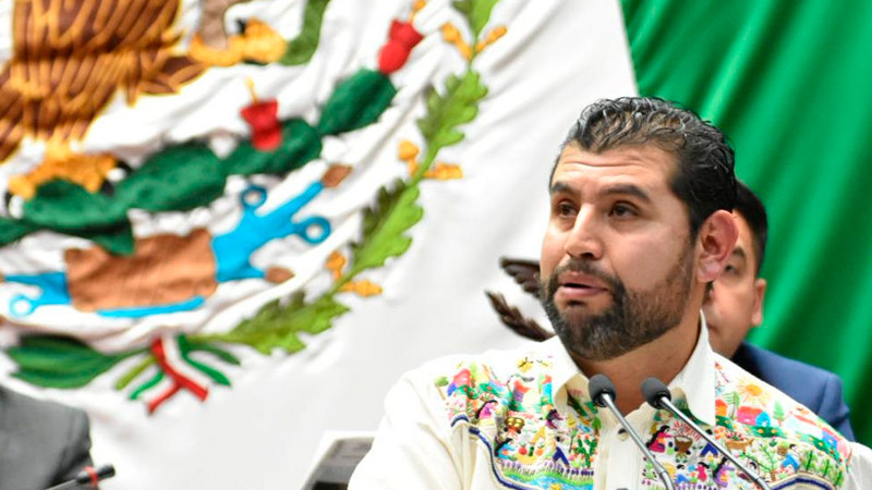 Octavio Ocampo propone blindar legalmente a maestras y maestros  