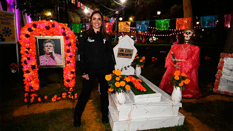 Recordarán a Paquita la del Barrio con una catrina monumental y una ofrenda en CDMX