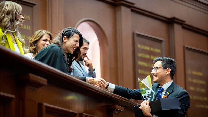 Las voces jóvenes deben incidir en las decisiones públicas: Giulianna Bugarini, al clausurar Parlamento Juvenil Incluyente 2025 