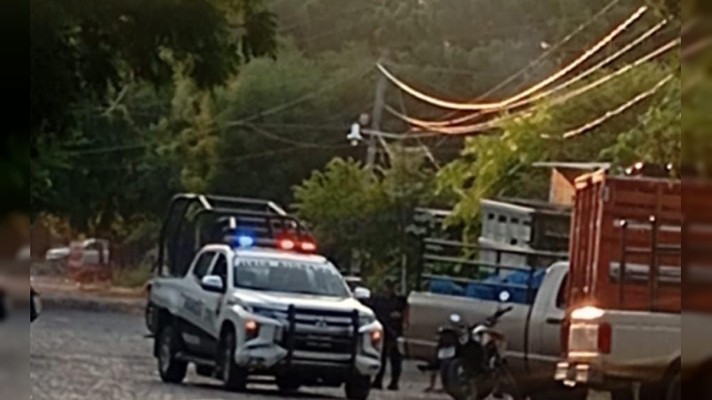 Balean a joven mujer en plena avenida de Apatzingán, Michoacán 