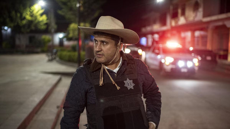 Atentan a balazos contra el alcalde Carlos Manzo en pleno centro de Uruapan, Michoacán 