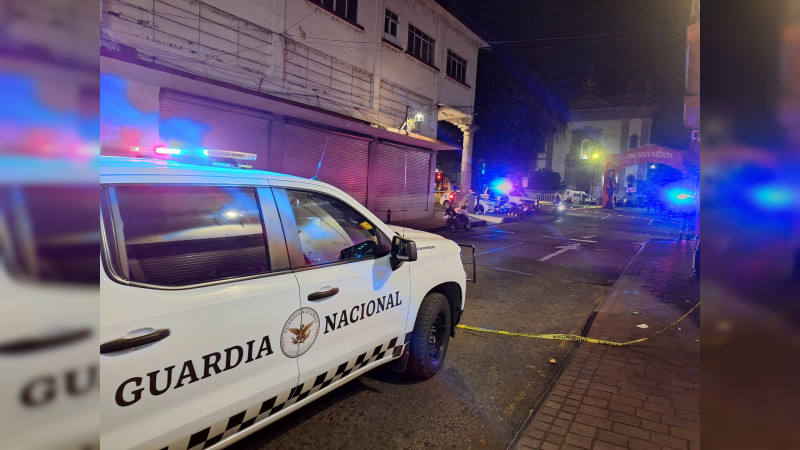 Heridos el alcalde Carlos Manzo y el secretario de Obras Públicas en atentado en pleno centro de Uruapan, Michoacán: Un atacante fue abatido y dos más detenidos, informa SSP Michoacán  