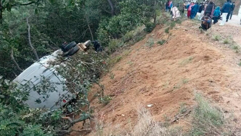 Volcadura de autobús deja al menos 29 heridos en Oaxaca; hay menores y una embarazada 