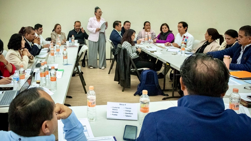 Participan docentes queretanos en foro nacional educativo 