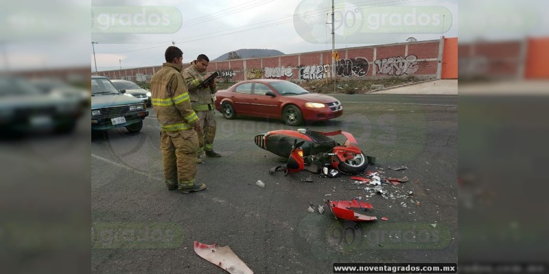Motociclista es atropellado en Morelia - Foto 1 