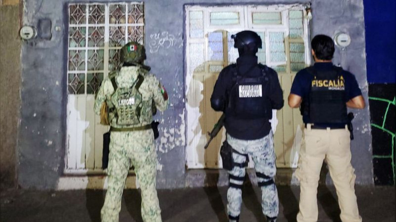 Tras un cateo llevado a cabo en Morelia, Michoacán, aseguran 925 dosis de estupefaciente y detienen a una persona 