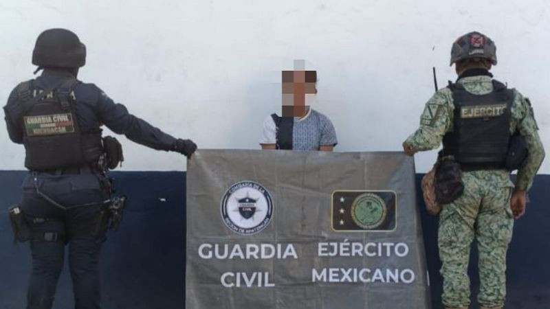 Blindaje Apatzingán: aseguran arma de fuego y estupefacientes; hay dos detenidos 