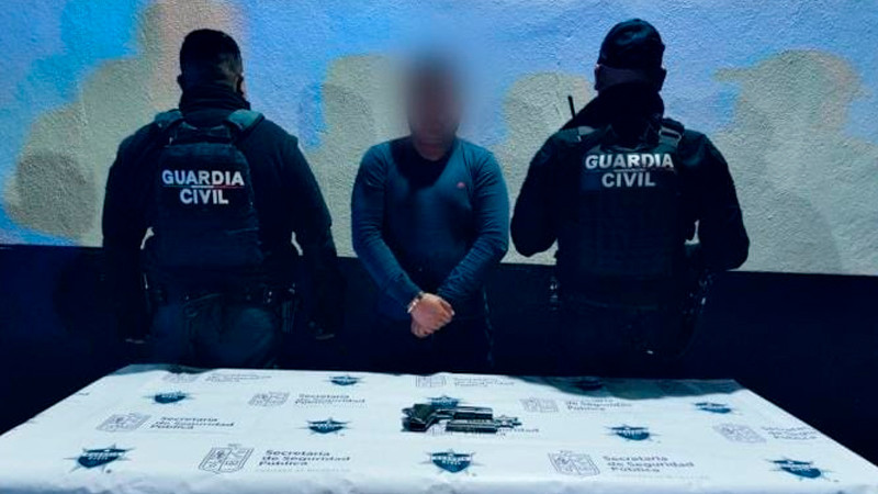 En Tzintzuntzan, Michoacán aprehenden a policía auxiliar; estaba presuntamente ebrio y accionó un arma de fuego 