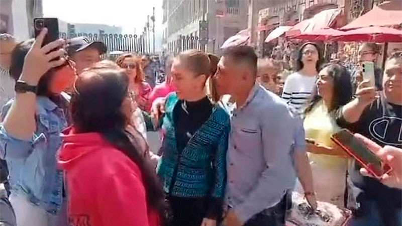 Acosa un hombre a Claudia Sheinbaum en el Centro Histórico de la CDMX  