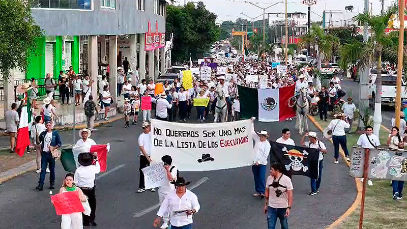 Se une Lázaro Cárdenas a movilizaciones para exigir justicia por el homicidio de Carlos Manzo  