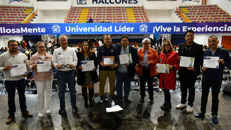 Recibe UTEQ acreditaciones en carreras económico administrativas 