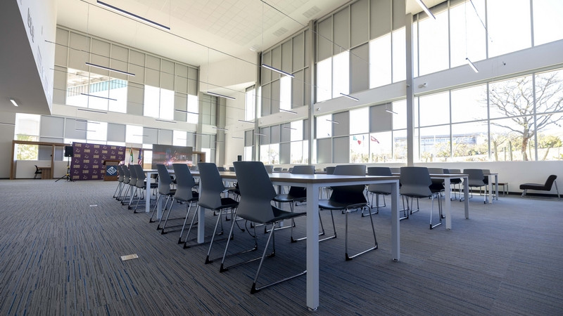 Inaugura gobernador de Querétaro nuevo edificio en la Texas State University México 