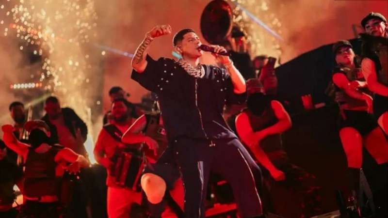 Grupo Firme canta corrido prohibido en Ciudad Juárez; Eduin Caz pidió 800 mil pesos a fan para animarse 