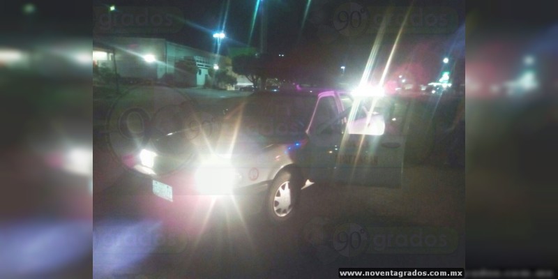 Tras accidente vial golpean a taxista en Apatzingán, Michoacán; es hospitalizado - Foto 1 