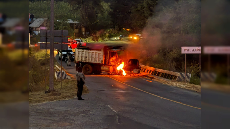 Caos en la región lacustre: bloqueos, quema de vehículos y caos en carreteras de Pátzcuaro, Tzintzuntzan y Quiroga, Michoacán 
