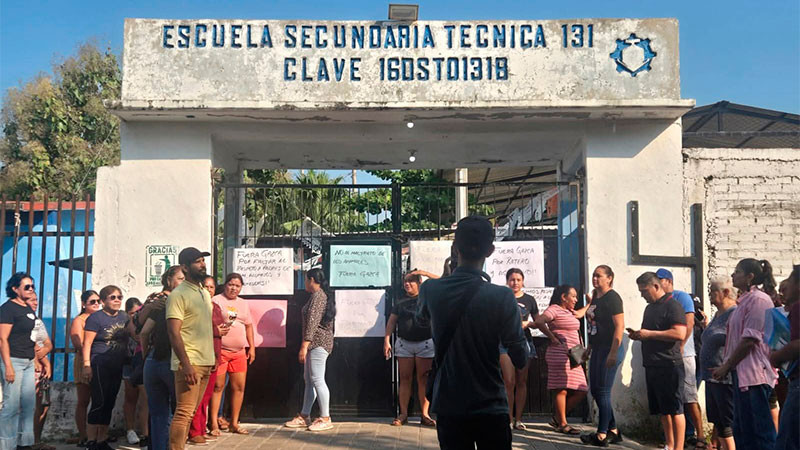 Piden padres de familia y personal docente, la destitución del director de la Secundaria Técnica 131 por insultos al alumnado en LC, Michoacán  