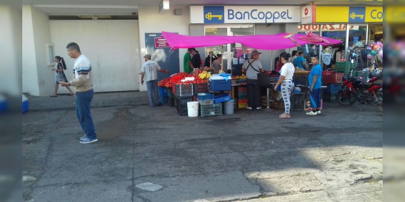 Avanza reacomodo de ambulantaje en el mercado de Apatzingán 