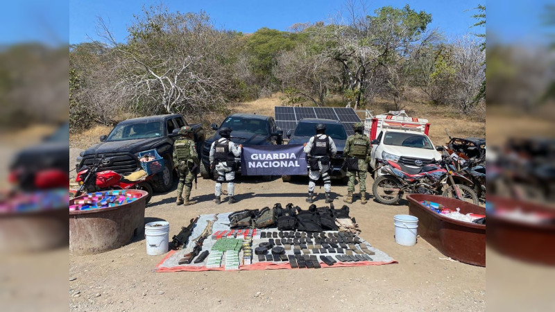 Golpe al crimen en Huetamo, Michoacán: decomisan flotilla, arsenal con ametralladora calibre 50 y más de 300 kilos de estupefaciente sintético 