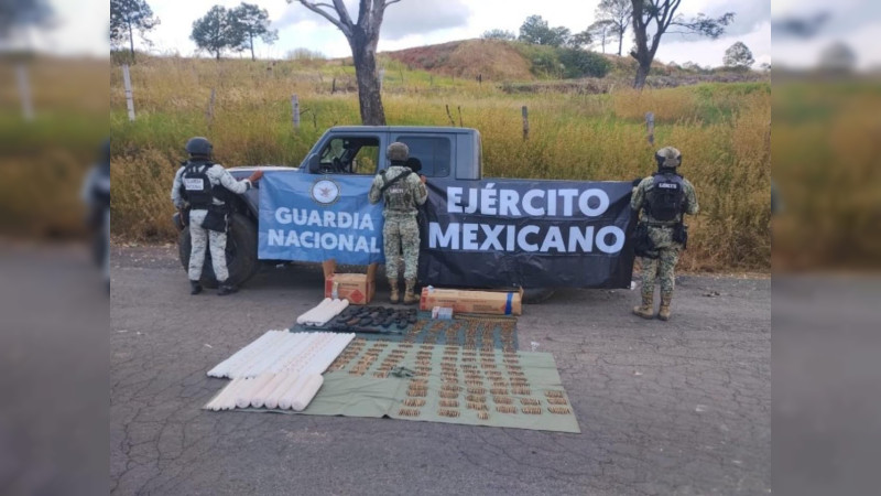 Aseguramiento de impacto en Cotija, Michoacán: militares incautan vehículo abandonado con 52 kilos de explosivos y arsenal 