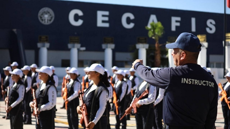 Conocen familiares de cadetes el modelo de formación policial del CECAFIS 