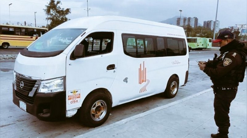 Atacan a tiros a conductor de combi en la autopista México-Pachuca 