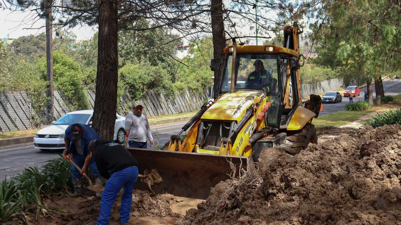 Supervisa Adolfo Torres, trabajos de reparación de fuga en Santa María en Morelia 