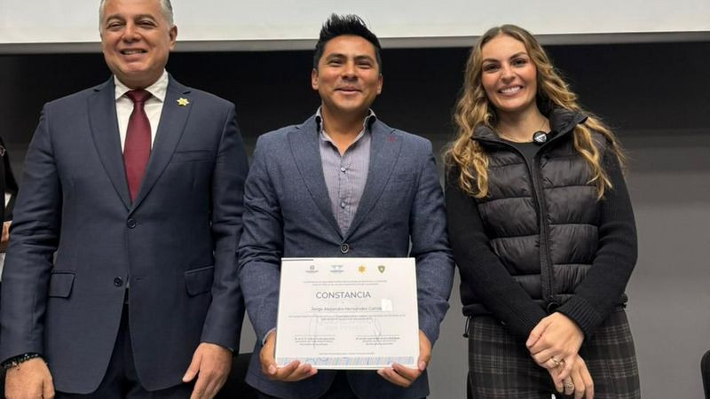 Entregan constancias a 40 elementos que concluyeron el Diplomado de Policía Turística en Querétaro 