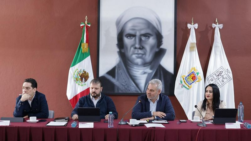 Transportistas urbanos y suburbanos de Morelia confían en proyecto de metrobús; Bedolla presenta beneficios 