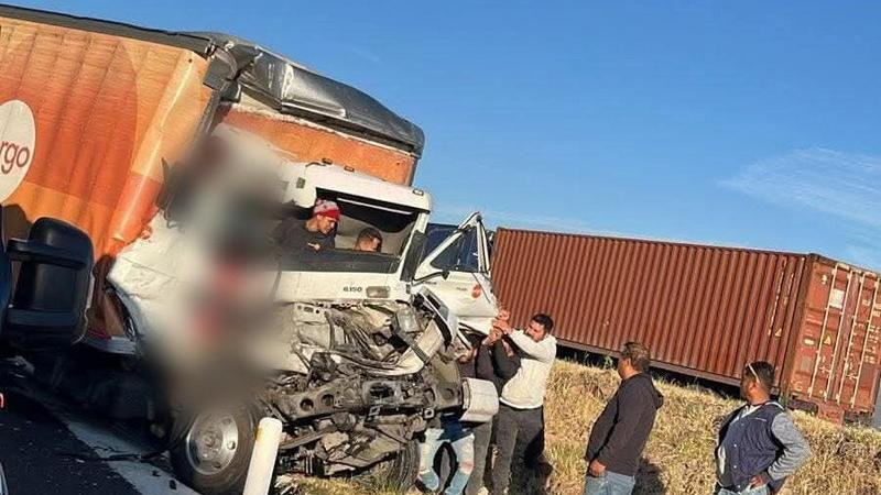 Michoacán: Accidente automovilístico en la autopista de Occidente deja un muerto y dos heridos 