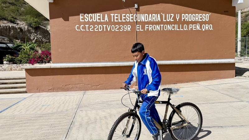 Refuerza USEBEQ permanencia escolar con el programa Ayúdame a llegar 