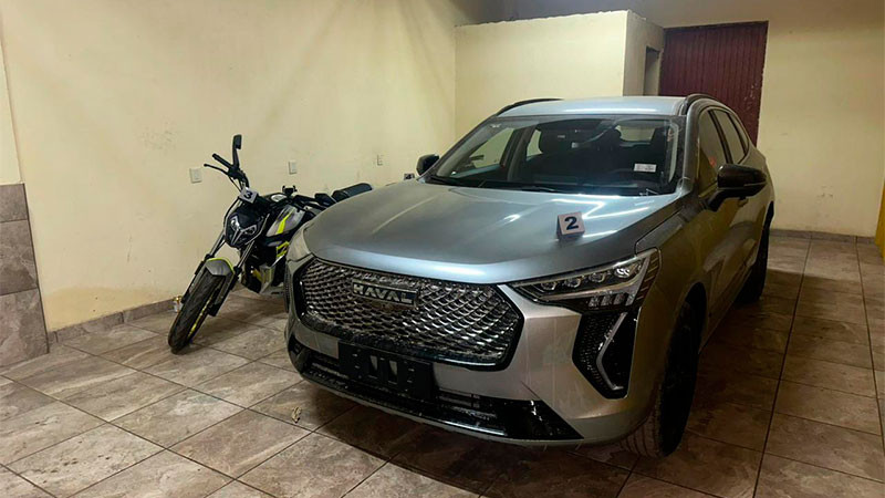 En Quiroga, Michoacán: Aseguran dos vehículos con reporte de robo en la colonia Prados Verdes 