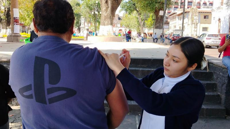 Refuerzan la Salud Pública en Uruapan con macromódulos de vacunación 