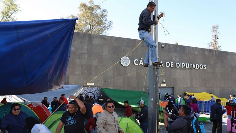 Estudiantes preparan movilizaciones mientras CNTE toma casetas en la Ciudad de México 