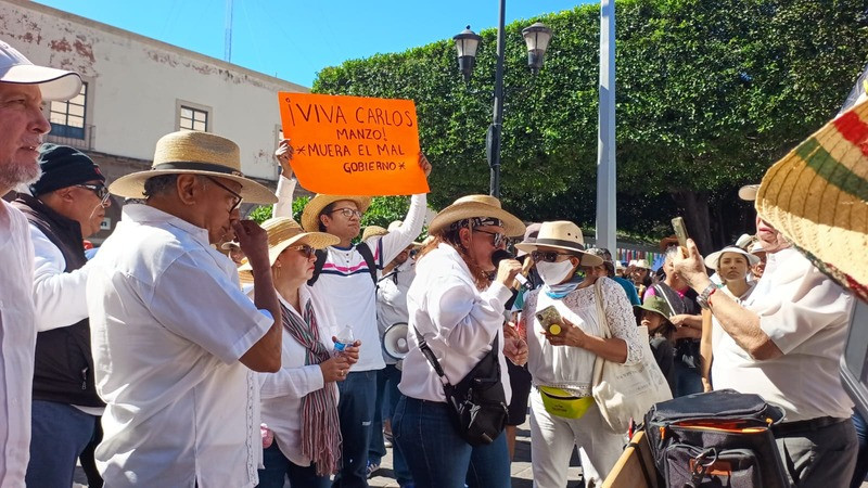  Marcha pacífica en Celaya reúne a más de 1,400 personas que exigen justicia tras el asesinato del alcalde de Uruapan 