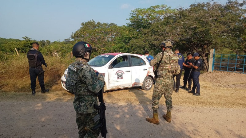 Hallan cadáver con huellas de violencia al interior de un taxi en Lázaro Cárdenas, Michoacán 