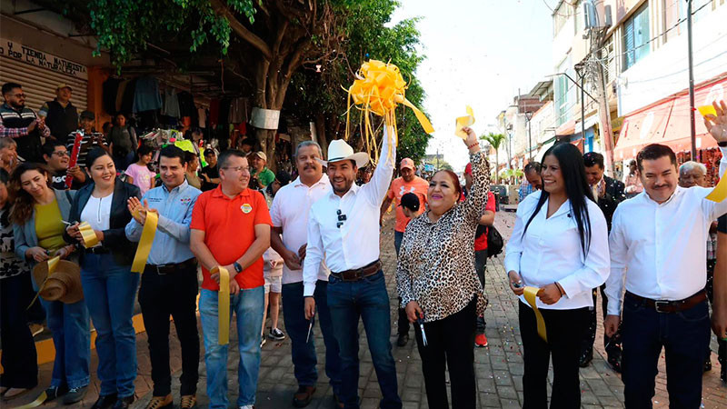 Humberto Jiménez inaugura obras en la calle 5 de Mayo de Los Reyes, Michoacán 