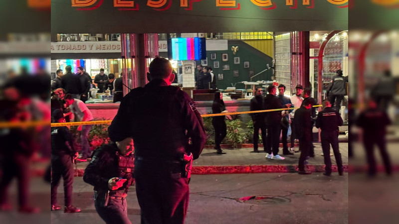 Ataque armado deja un muerto y dos heridos a las puertas de un bar en Guadalajara, Jalisco 
