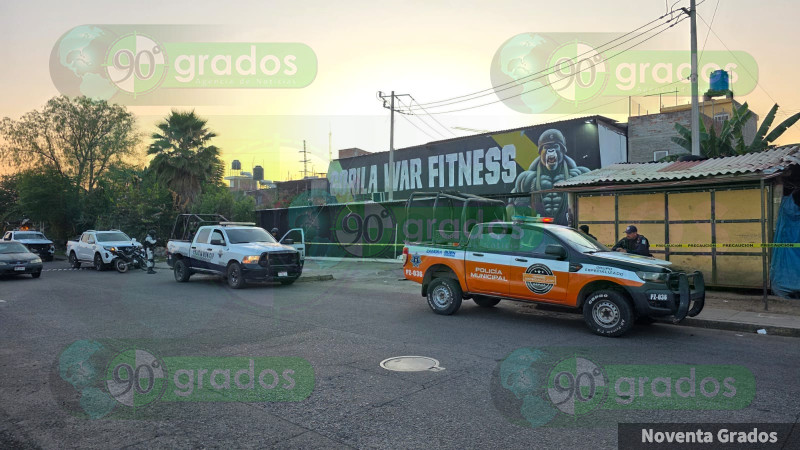 Balean fachada de gimnasio en Zamora, Michoacán 