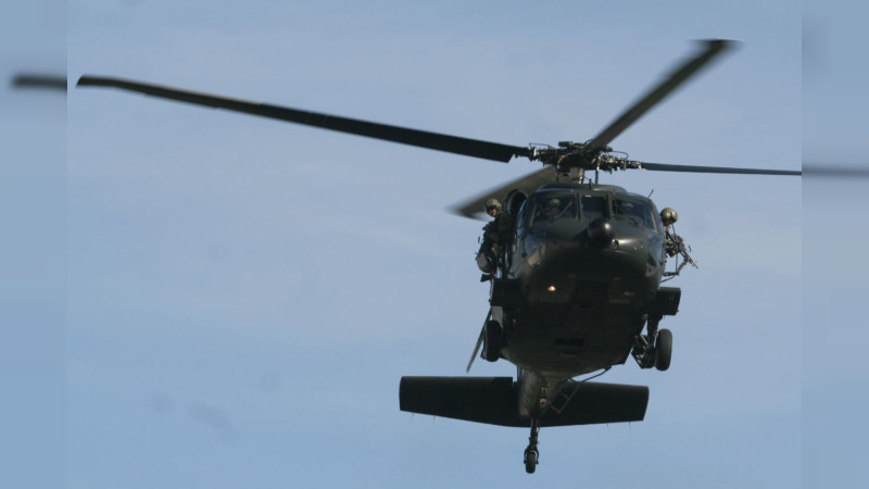 Tras choques armados despliegan helicóptero artillado en límites de Apatzingán con Aguililla, Michoacán  