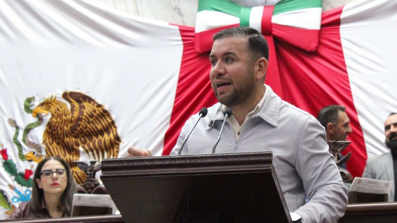 Plantea Reyes Galindo reforma para restringir circulación de camiones que transportan material peligroso 