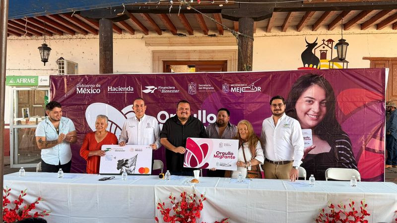 Semigrante entrega 100 tarjetas Orgullo Migrante en Lagunillas 