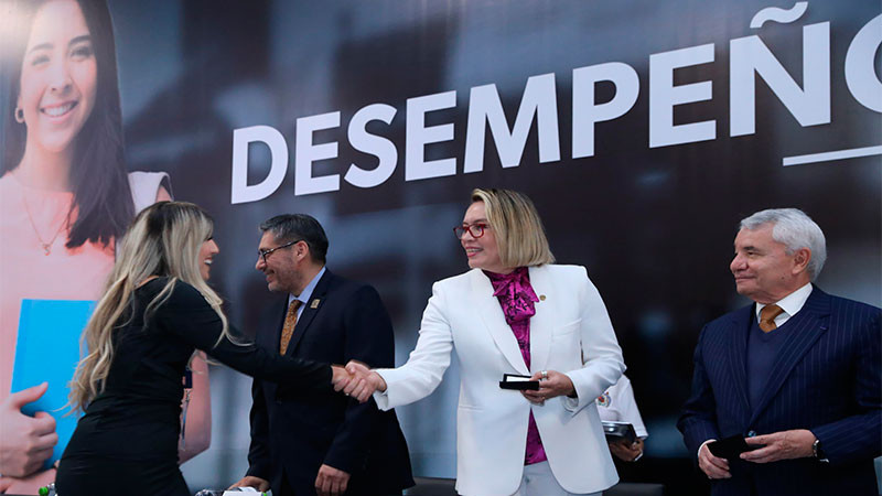 Recibirán 143 egresadas y egresados de la UMSNH el Premio Ceneval al Desempeño de Excelencia EGEL  