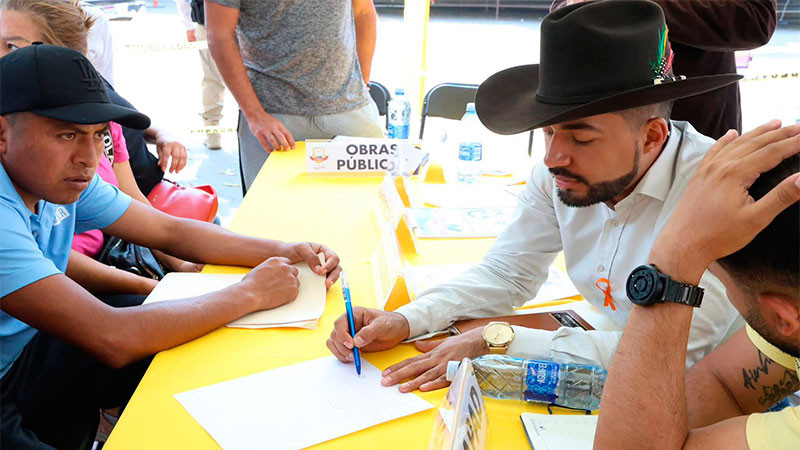 Cercanía y atención directa, sello del gobierno de Humberto Jiménez en el “Martes de Corazón” en Los Reyes 