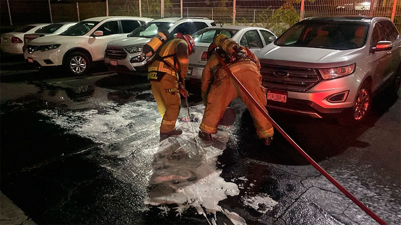 Atienden bomberos de Morelia, Michoacán, fuga de gas en la colonia Los Ejidos 