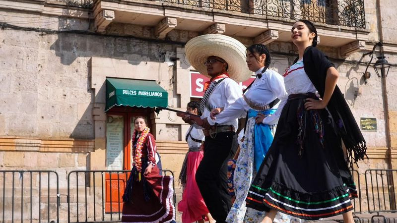 Sin contratiempos y en ambiente familiar se realizan desfiles por el 115 Aniversario de la Revolución Mexicana en Michoacán: Segob 