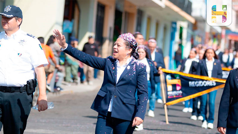 Jeovana Alcántar, encabezó el acto y desfile conmemorativo al CXV Aniversario de la Revolución Mexicana en Ciudad Hidalgo, Michoacán 